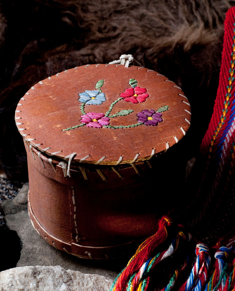 A Métis basket and sash are displayed.